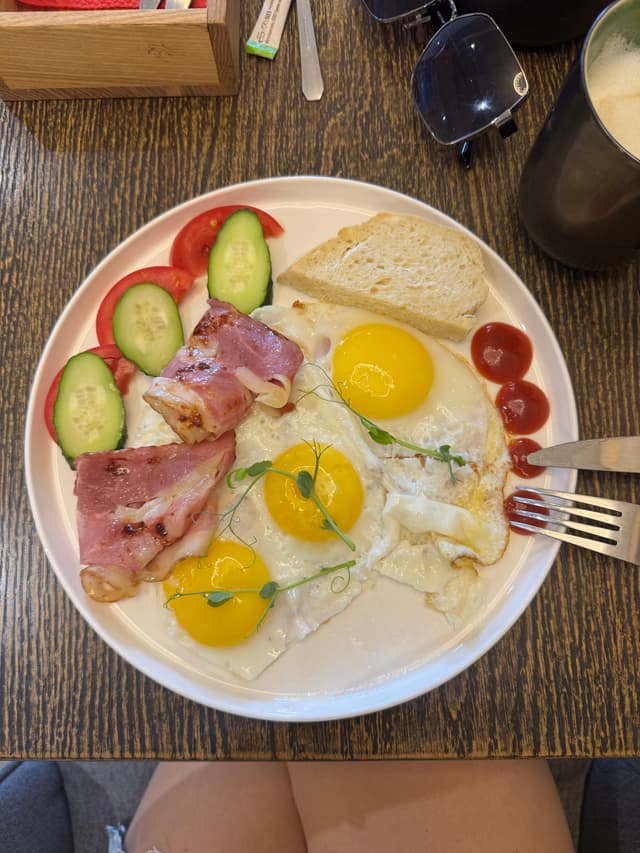 Golden Bistro