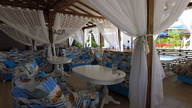 Lexx Restaurant