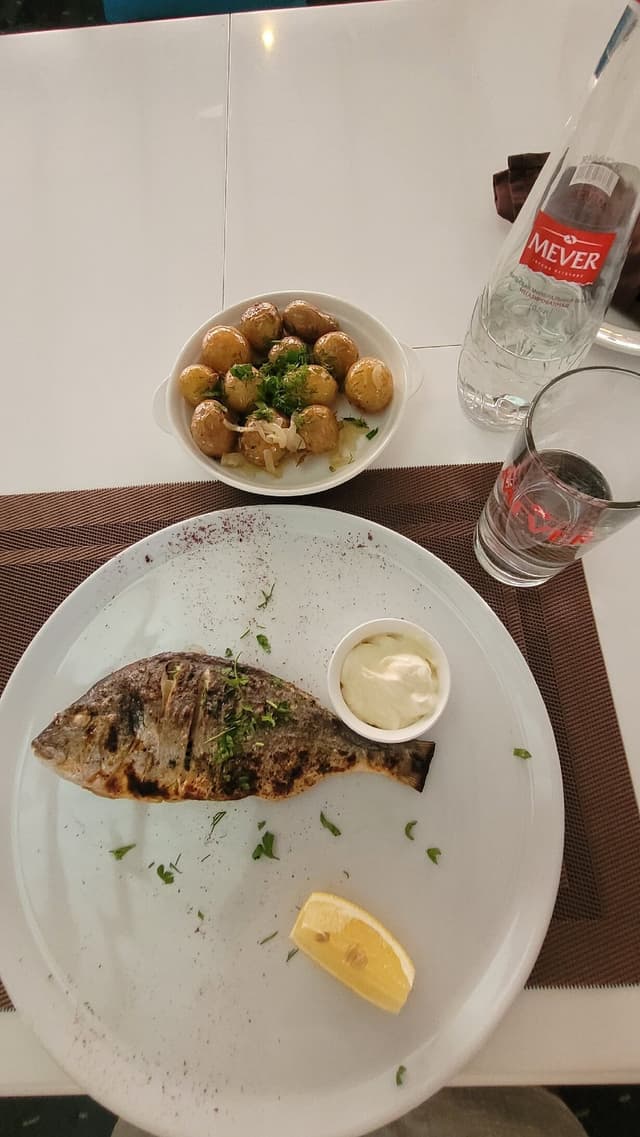 Lexx Restaurant