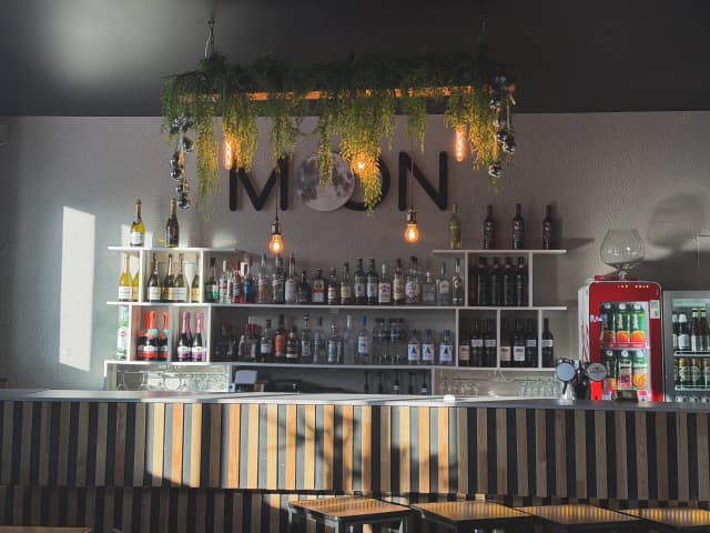 Mooн