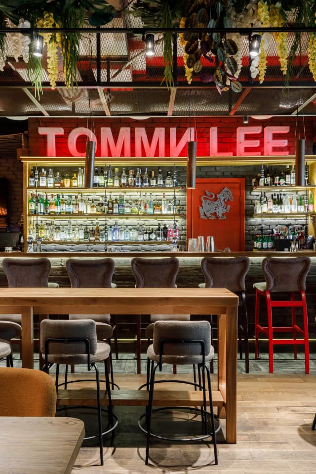 Томми Lee