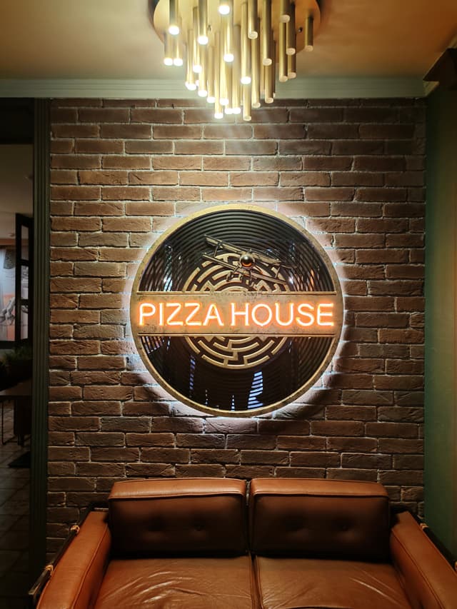 Pizza House