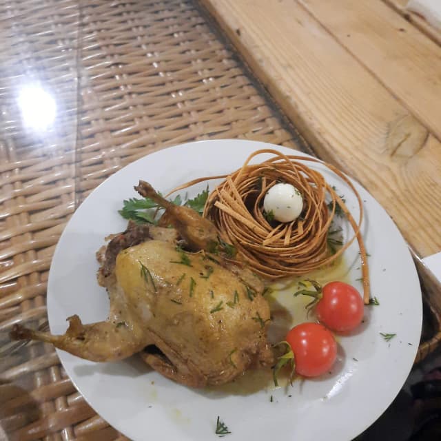 У Поли