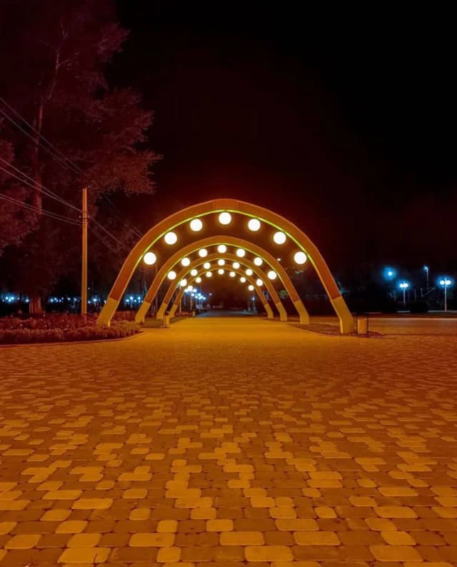 Аллея арок