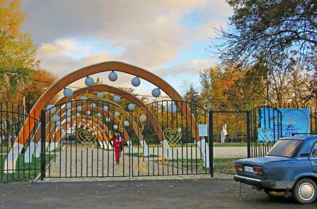 Аллея арок