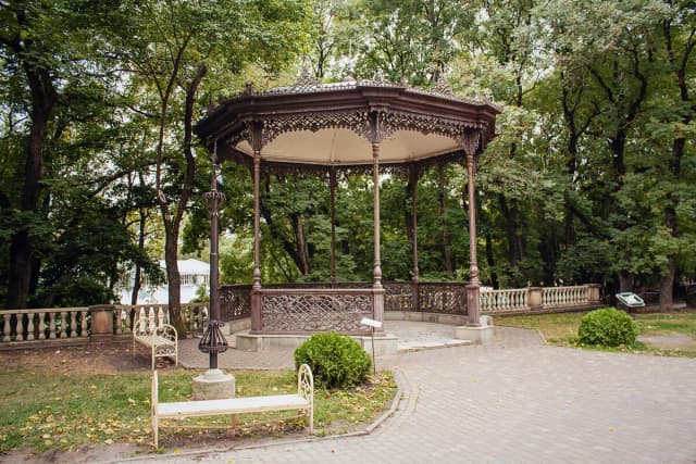 Беседка Рококо — окрестности