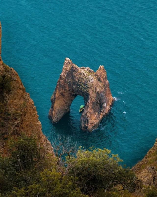 Кара-Даг и Золотые ворота — Феодосия, главное фото