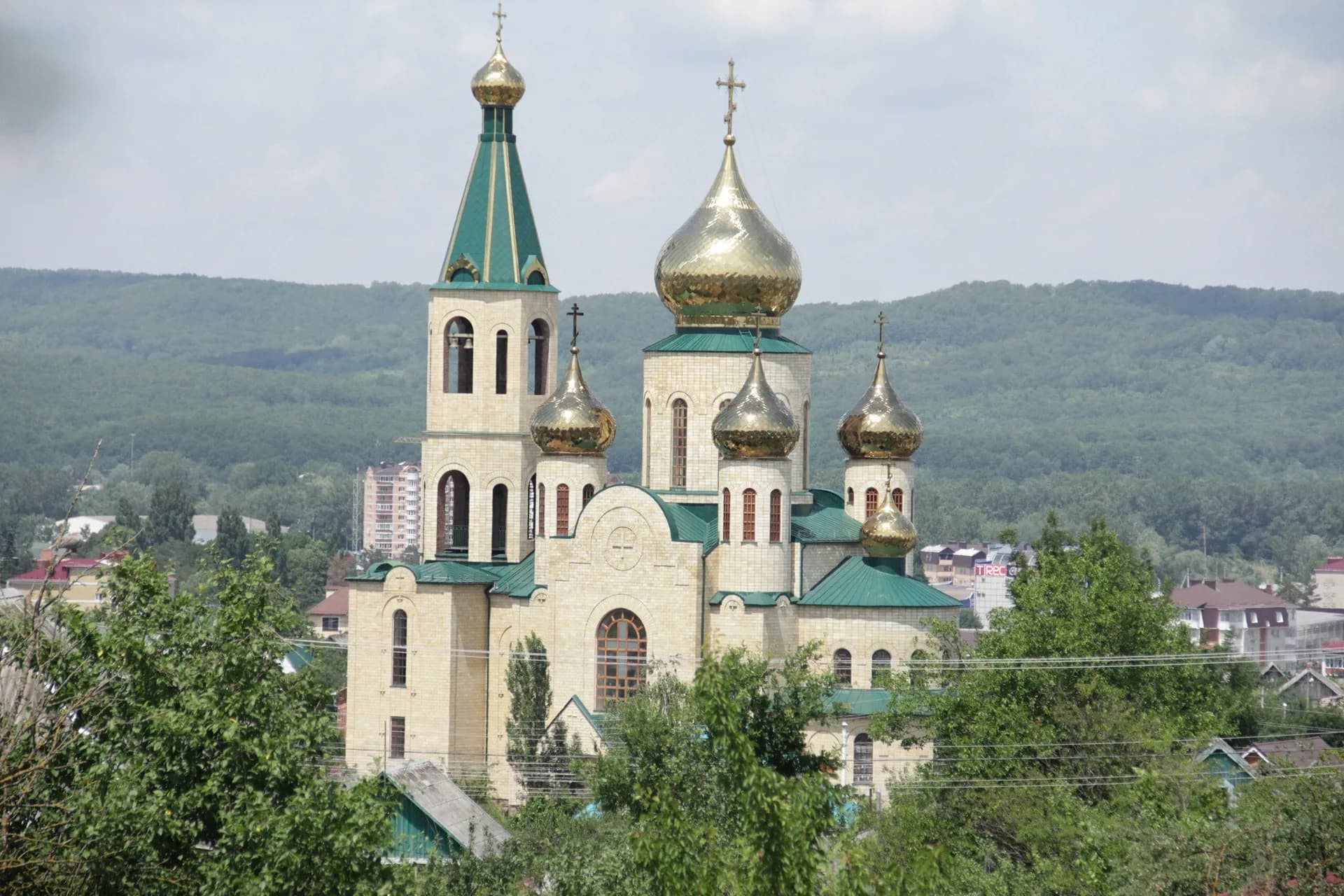 Церковь Троицы Живоначальной в Горячем Ключе