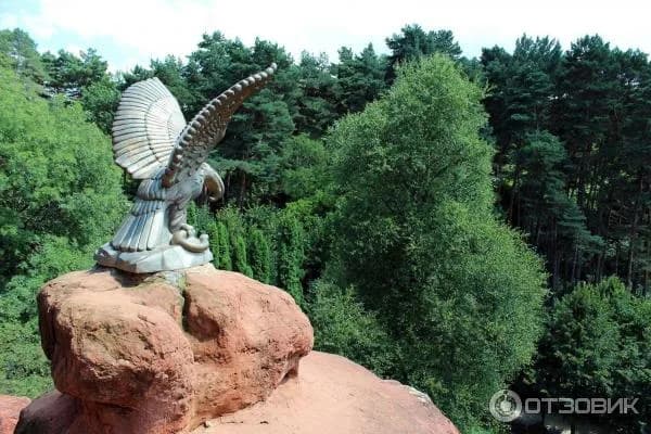 Красные камни и Скульптура Орла — окрестности