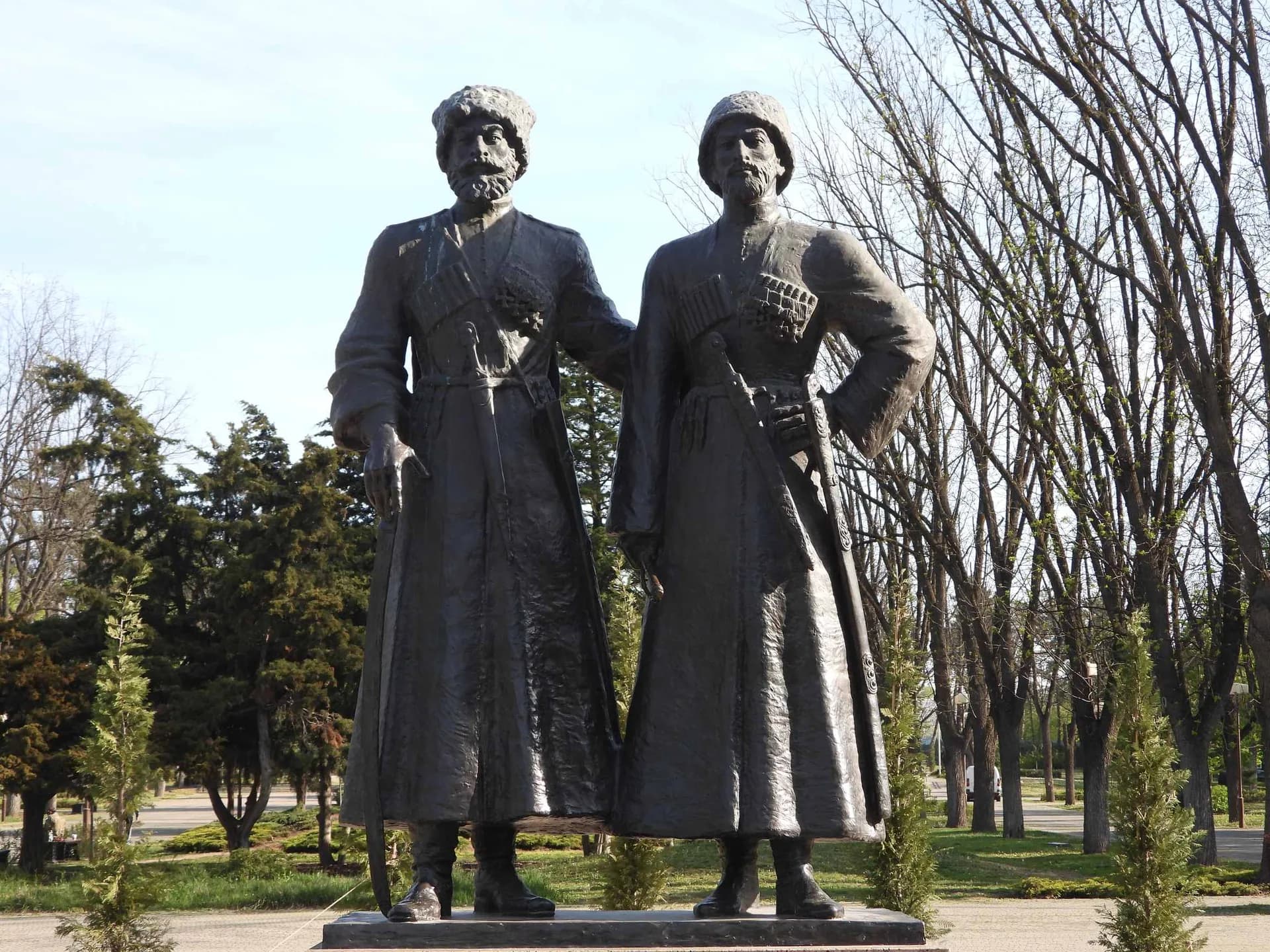 Славным сынам отечества: казакам и горцам, героям Первой мировой войны