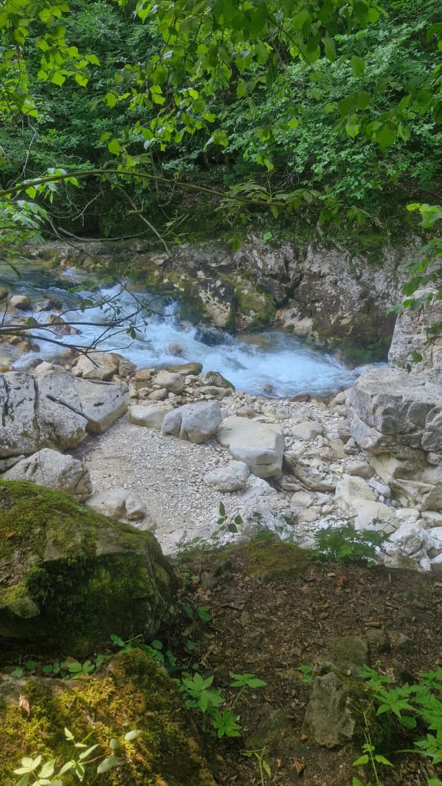 Водопад Шестиметровка