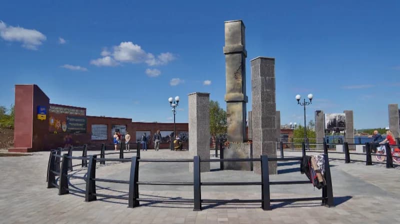 Закладной камень памятника мужеству и стойкости жителей Мурманска в годы войны