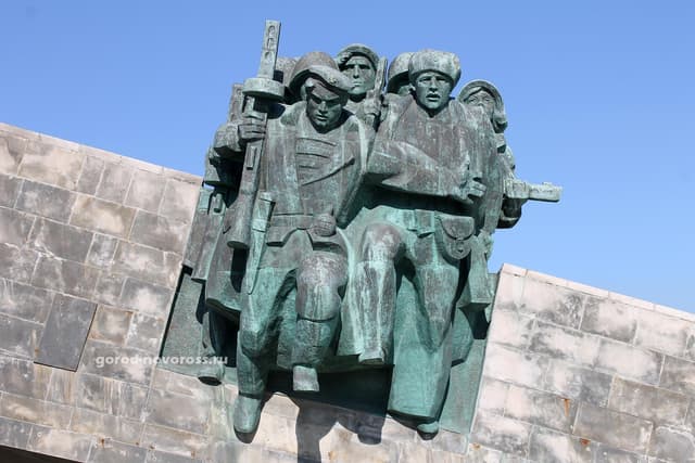 Малая Земля, мемориал и Галерея боевой славы