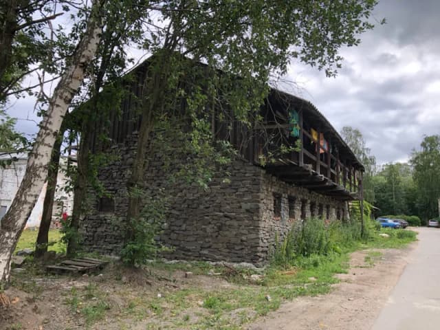 Каменный сарай