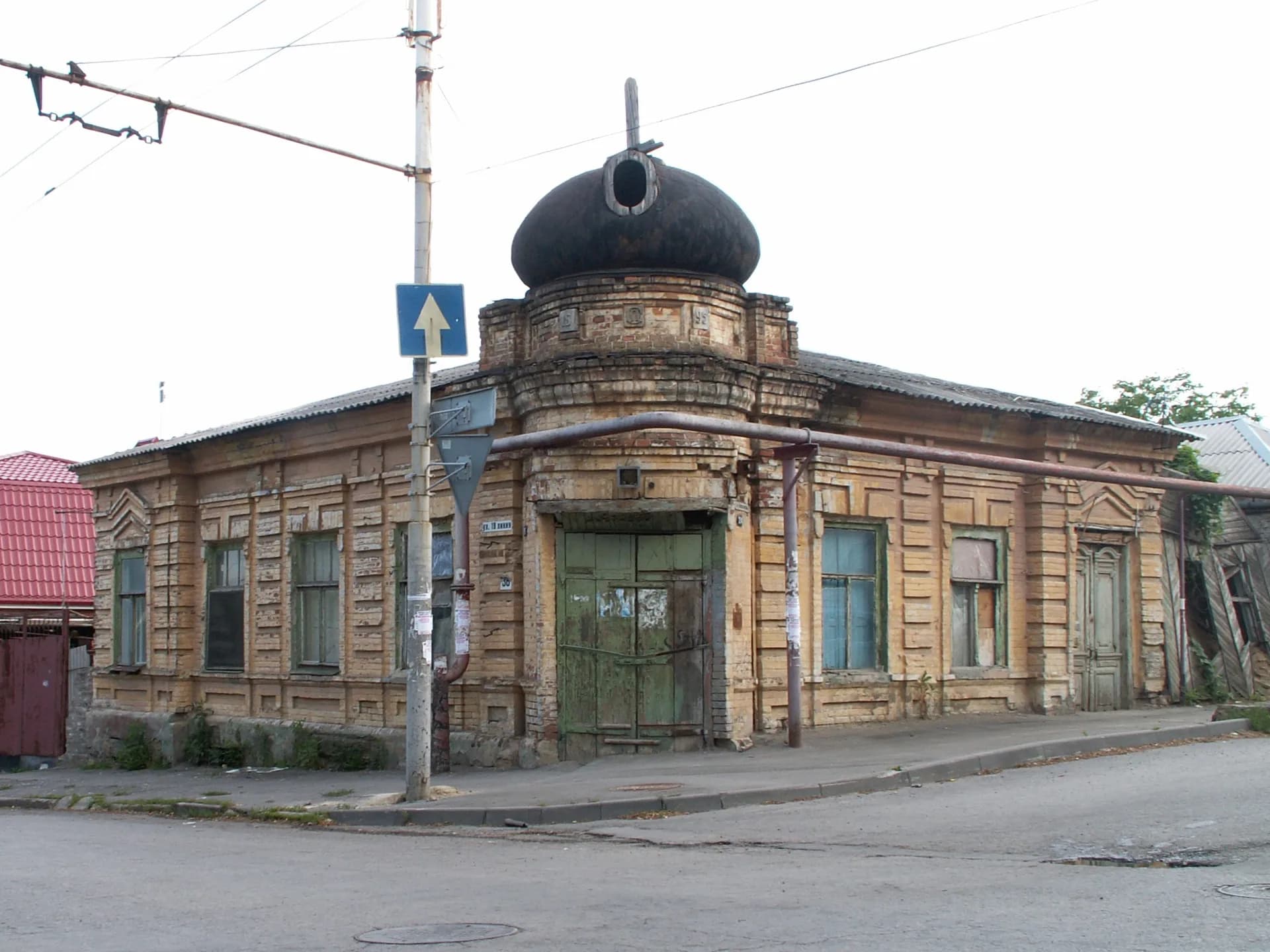 Дом с куполом