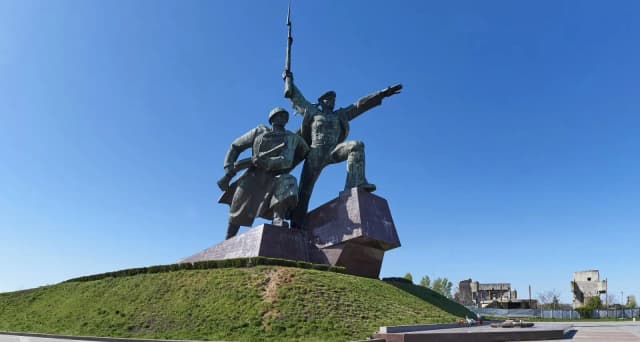 Памятник Матросу и Солдату — окрестности