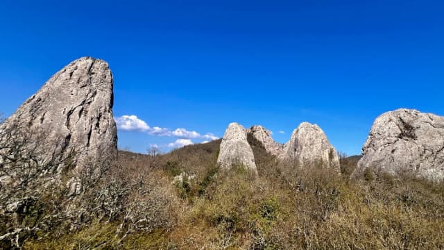 Храм Солнца (Скалы Тышлар) — окрестности
