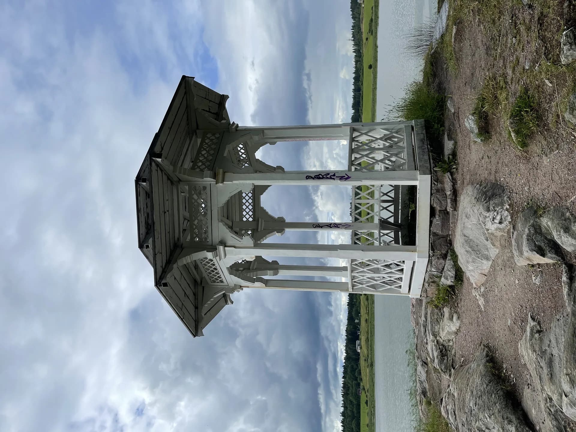 Беседка поцелуев
