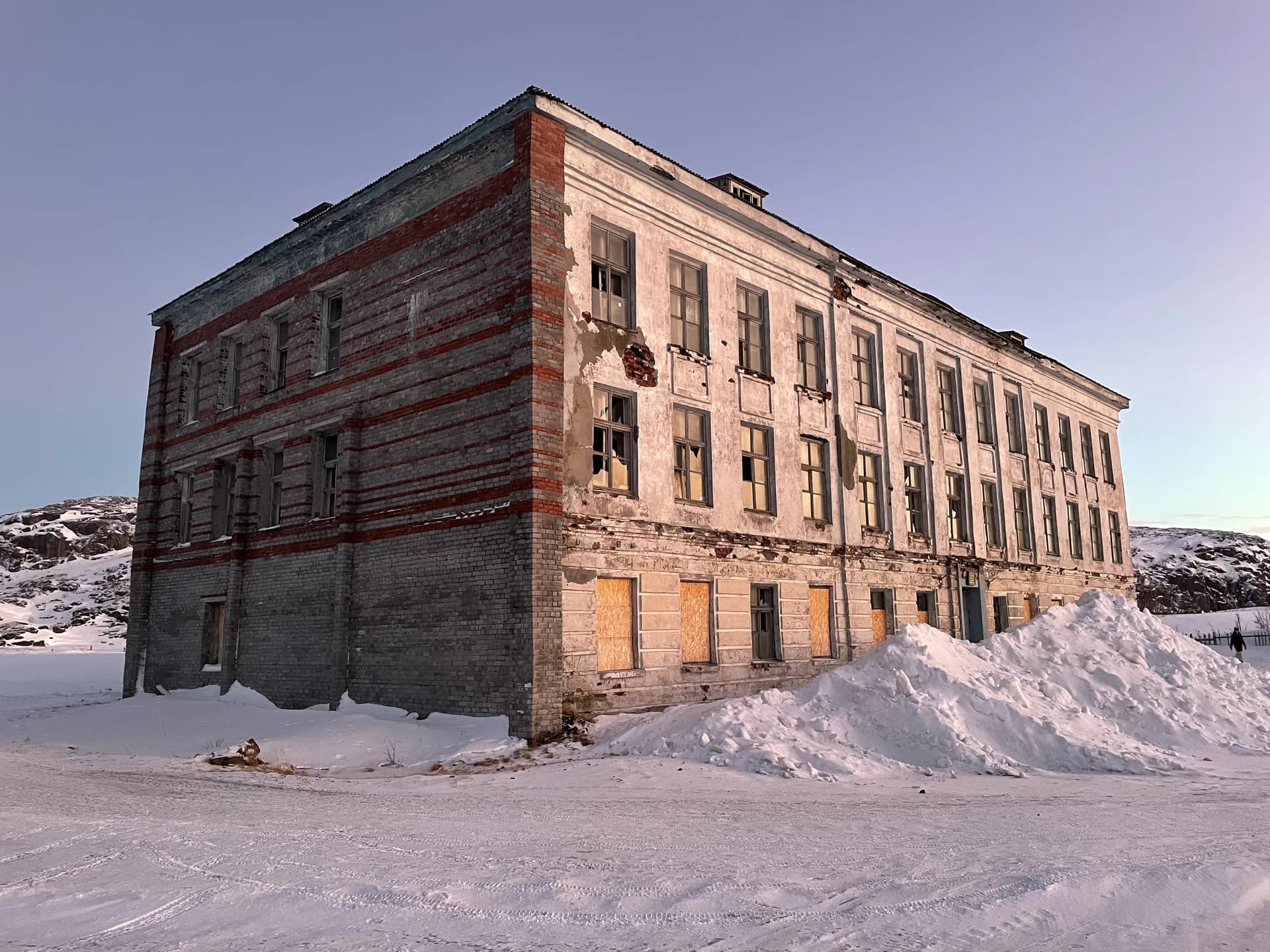 Териберская заброшенная школа