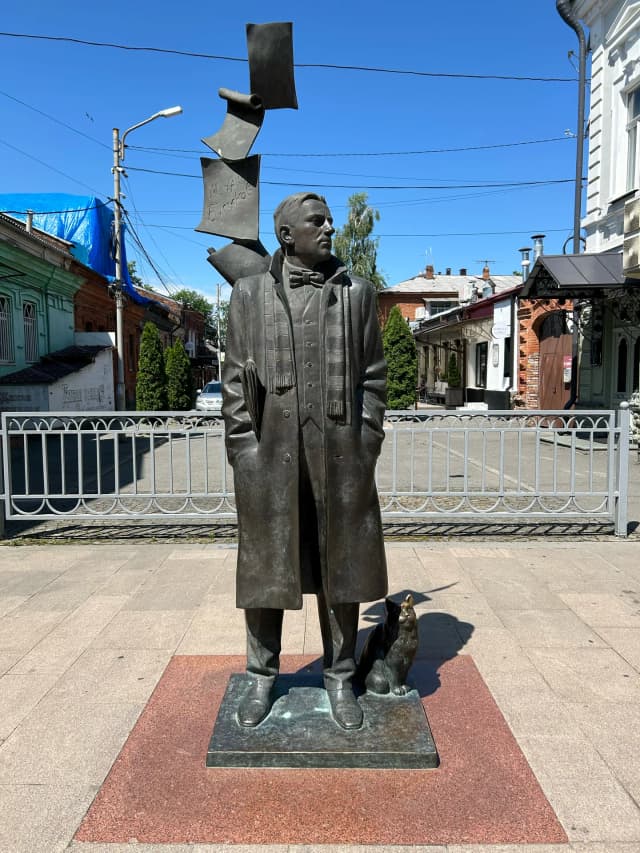Памятник Михаилу Булгакову — что посмотреть