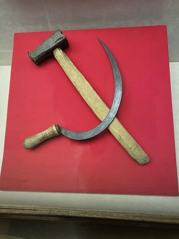 Национальный музей РСО-Алания — окрестности