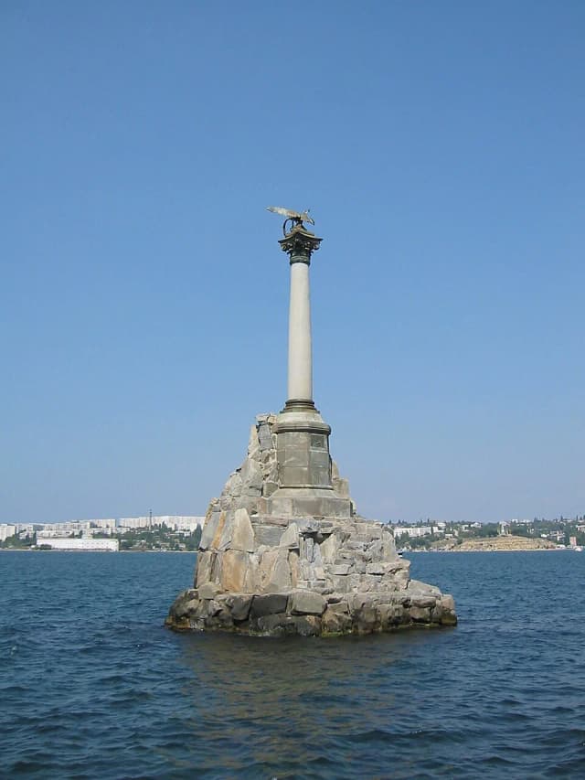 Севастополь — памятник затопленным кораблям