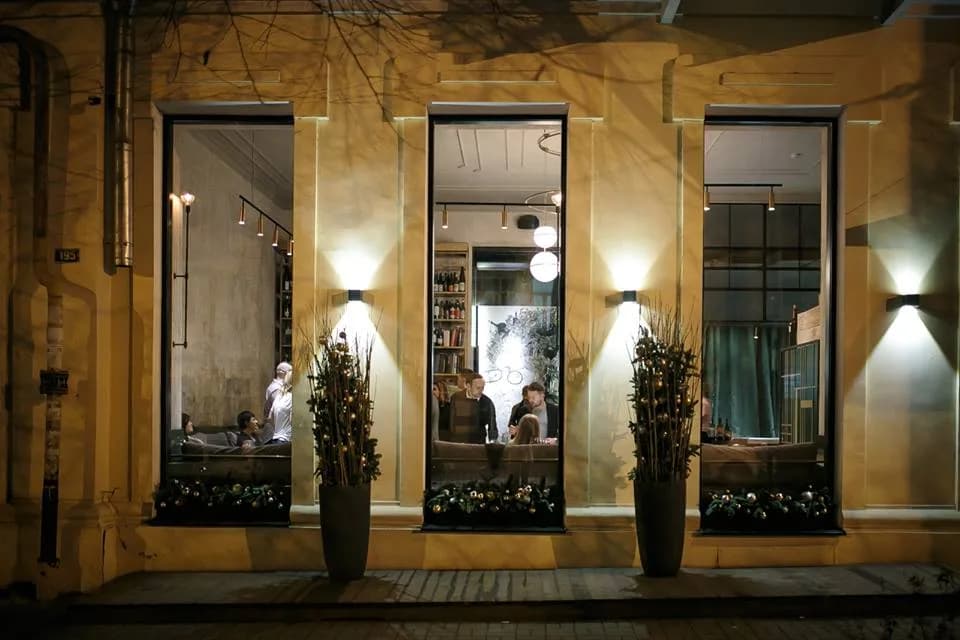 Leo Wine & Kitchen