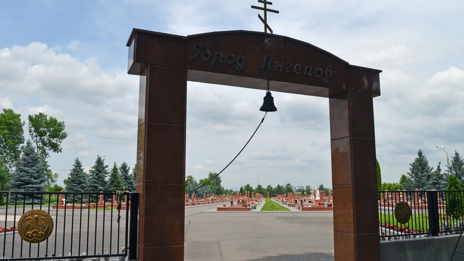 Мемориальное кладбище «Город ангелов» — панорама