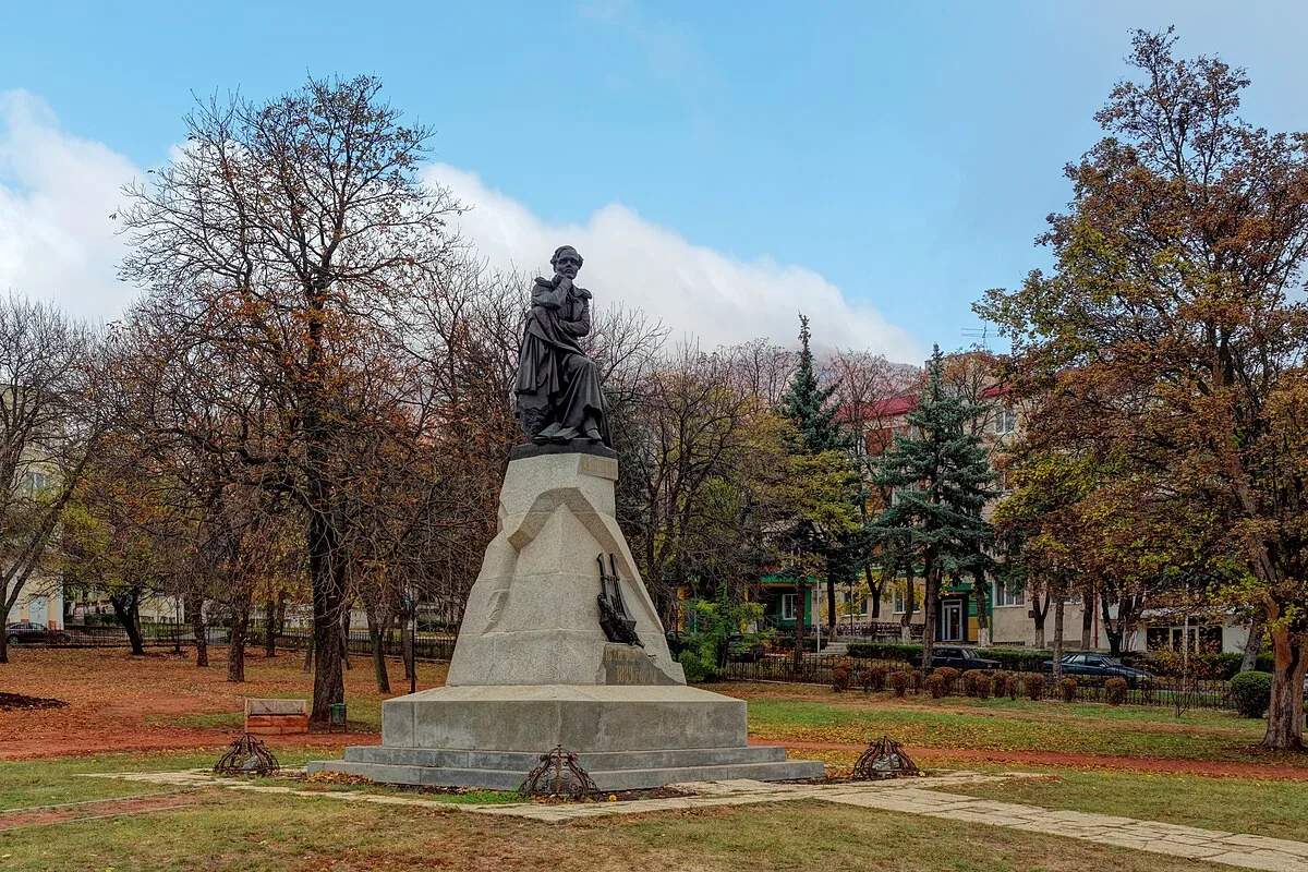Памятник М. Ю. Лермонтову — что посмотреть