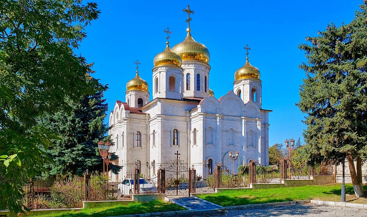 Спасский кафедральный собор — окрестности