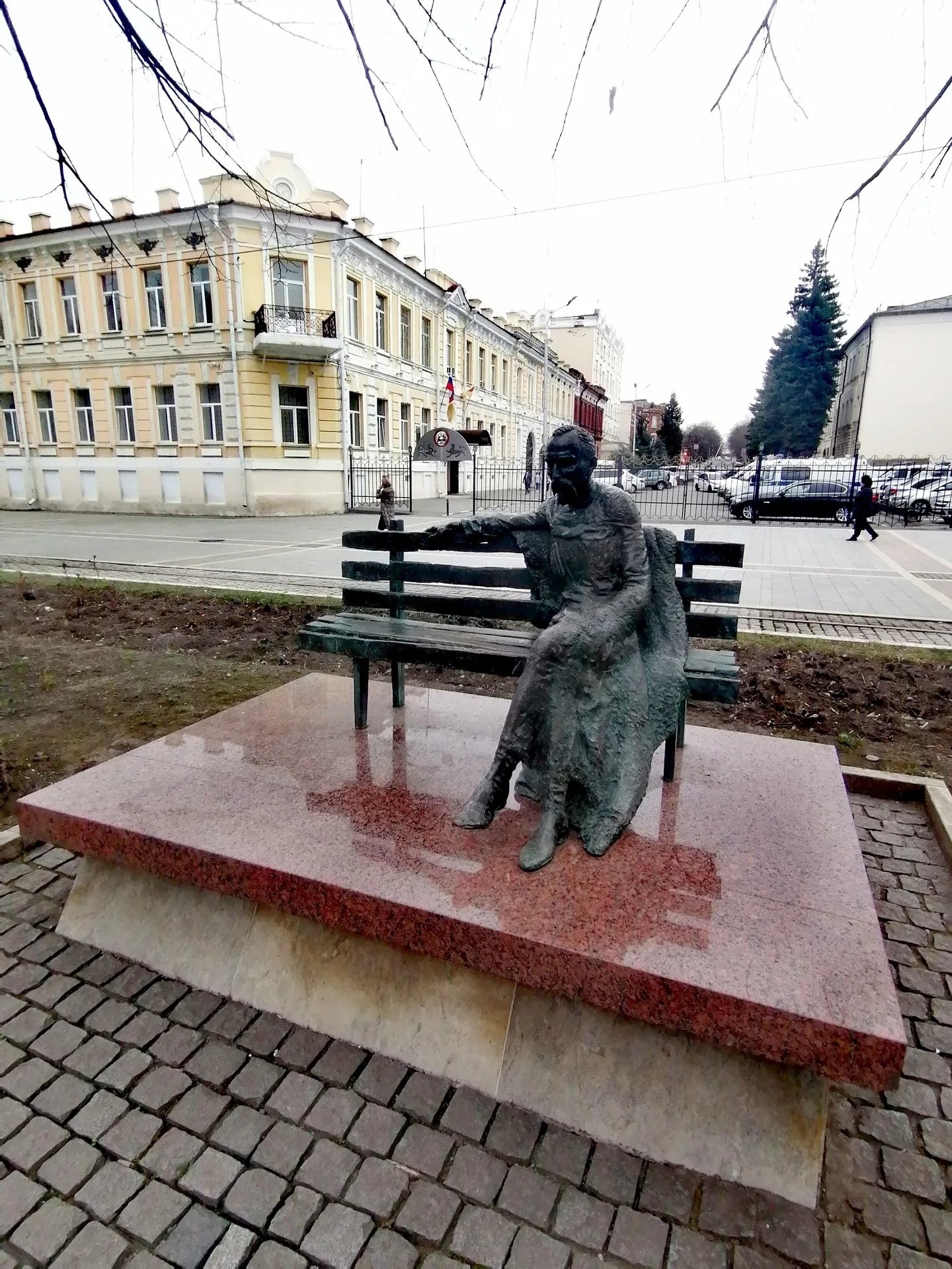 Памятник Коста Хетагурову (на Проспекте Мира) — что посмотреть