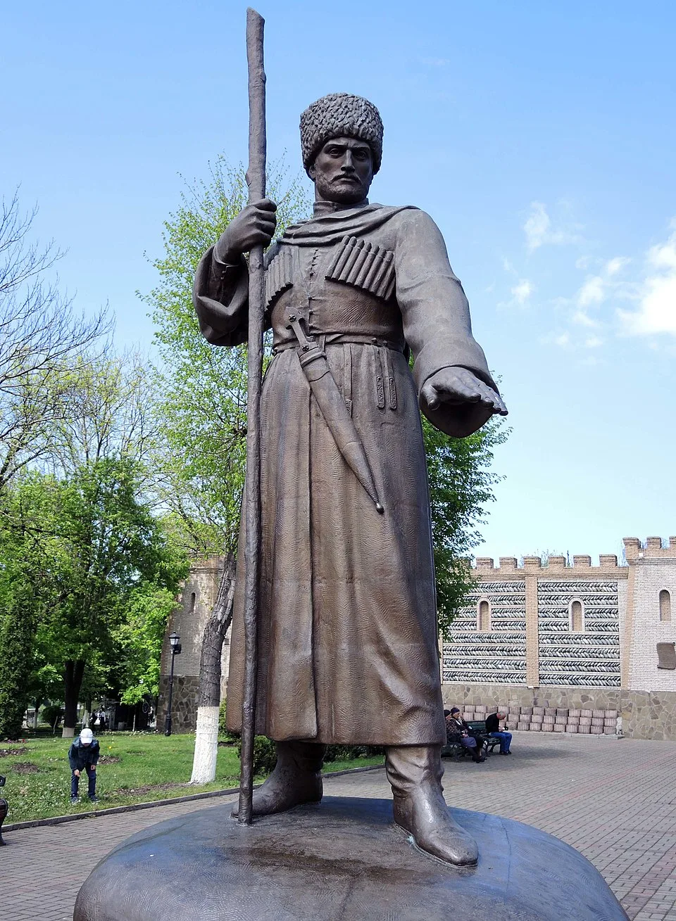 Памятник Дзаугу Бугулову — что посмотреть