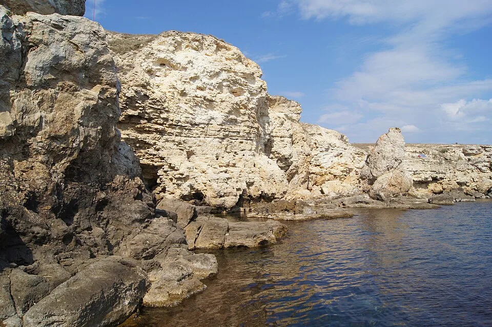 Межводное — скалы Атлеша