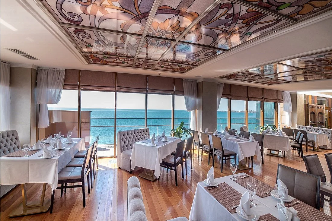 Oblaka Restaurant