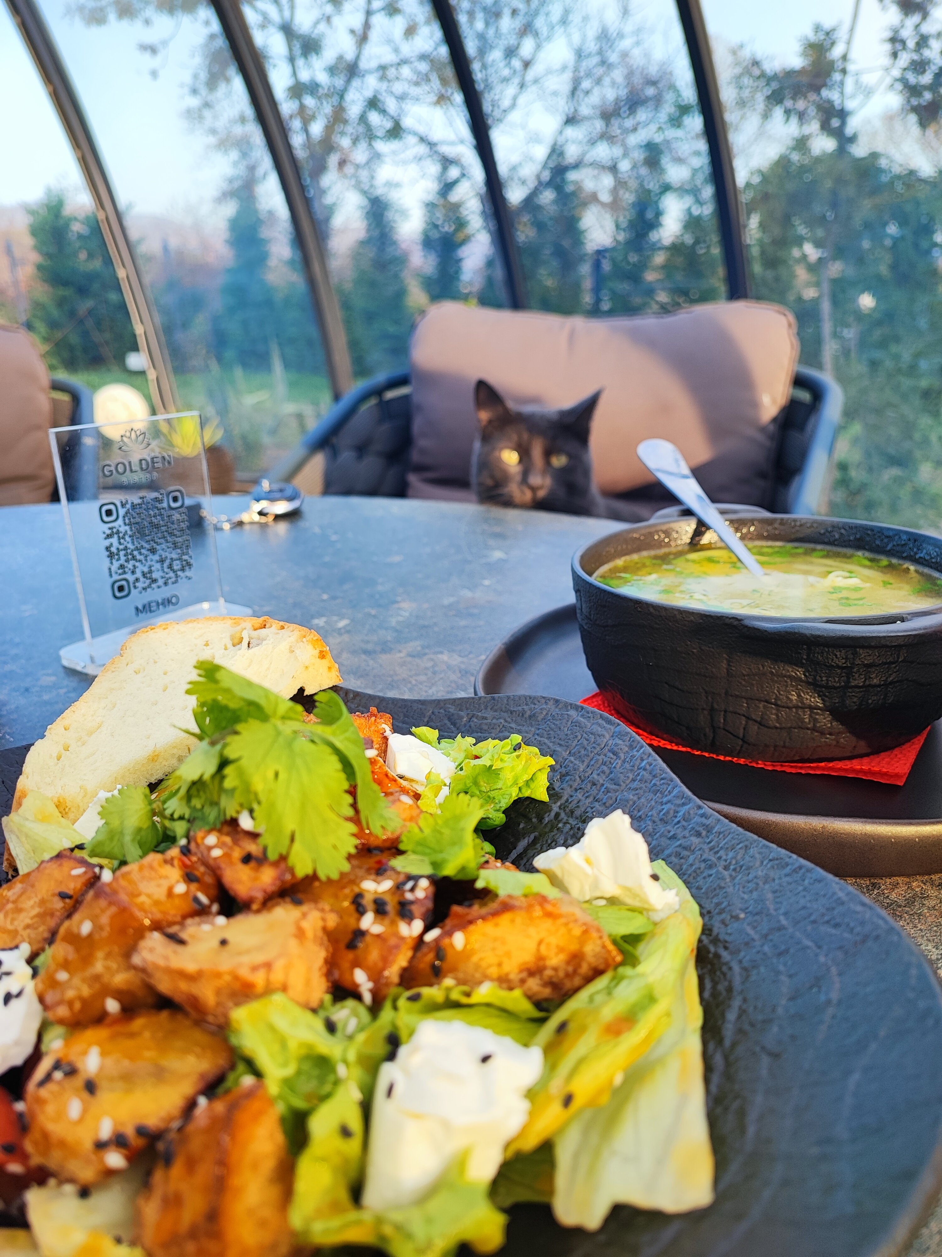 Golden Bistro
