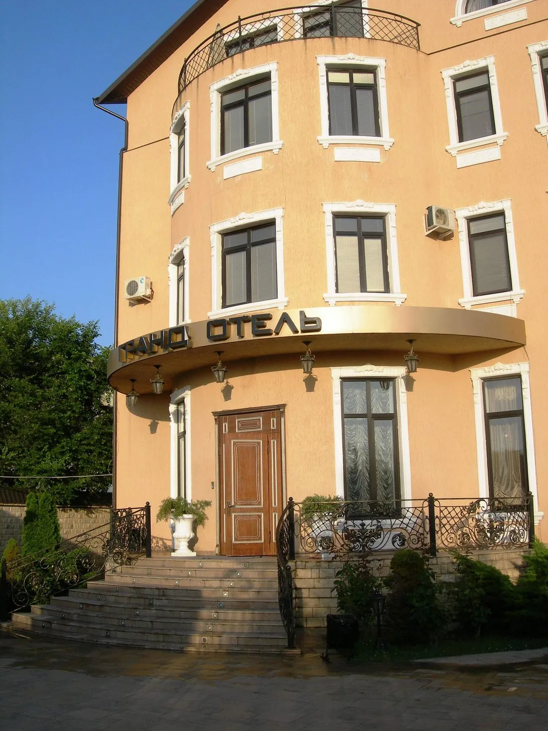 Le Kurze Кафе