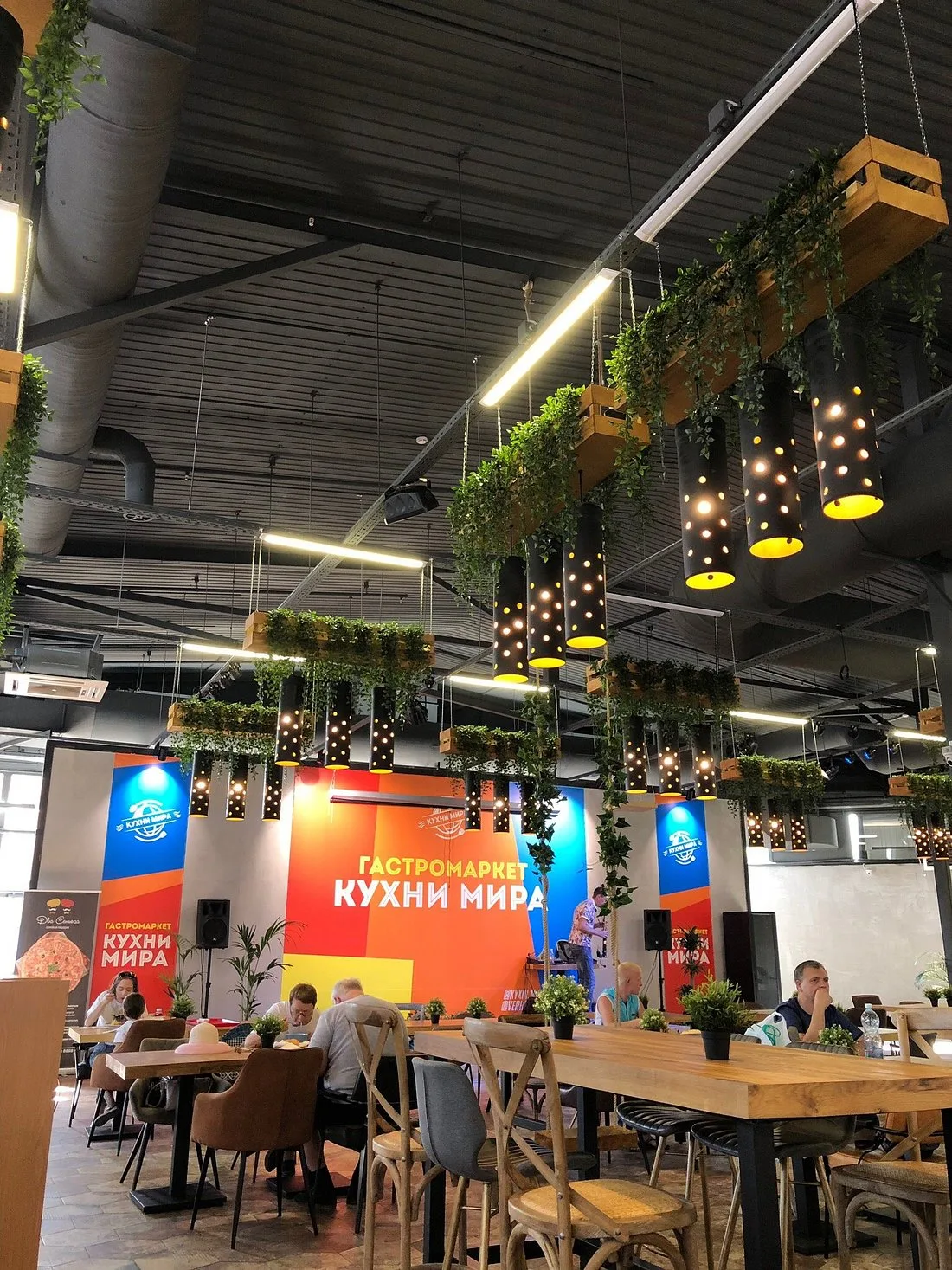 Гастромаркет Кухни Mира
