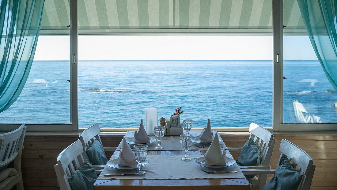 Grand Fish Veranda